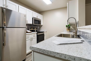 Granite Countertop Kitchen at Terraces at Southaven, Southaven, 38671